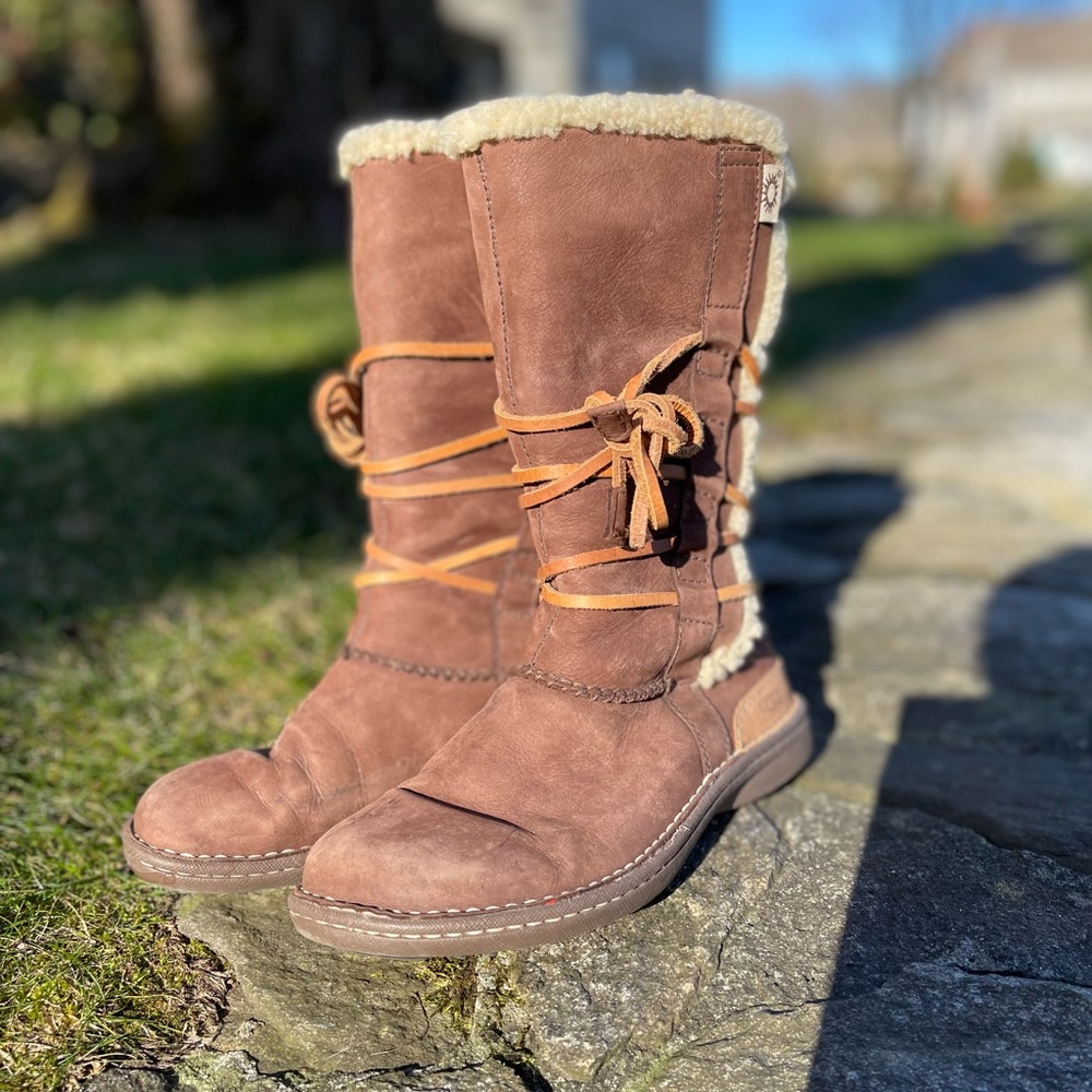 UGG Australia tan leather boot size 7